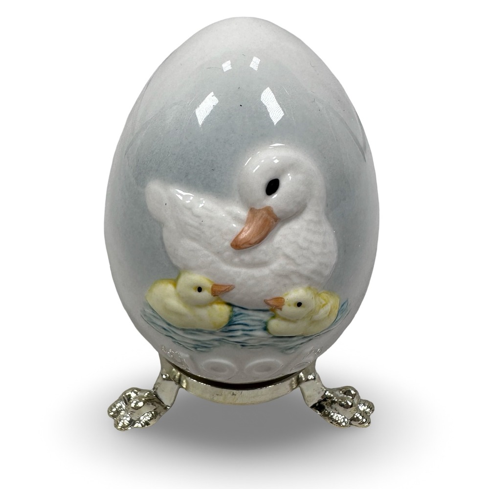 Goebel 1996 Annual Porcelain Egg Mother Duck‎ and Ducklings with Silver Stand